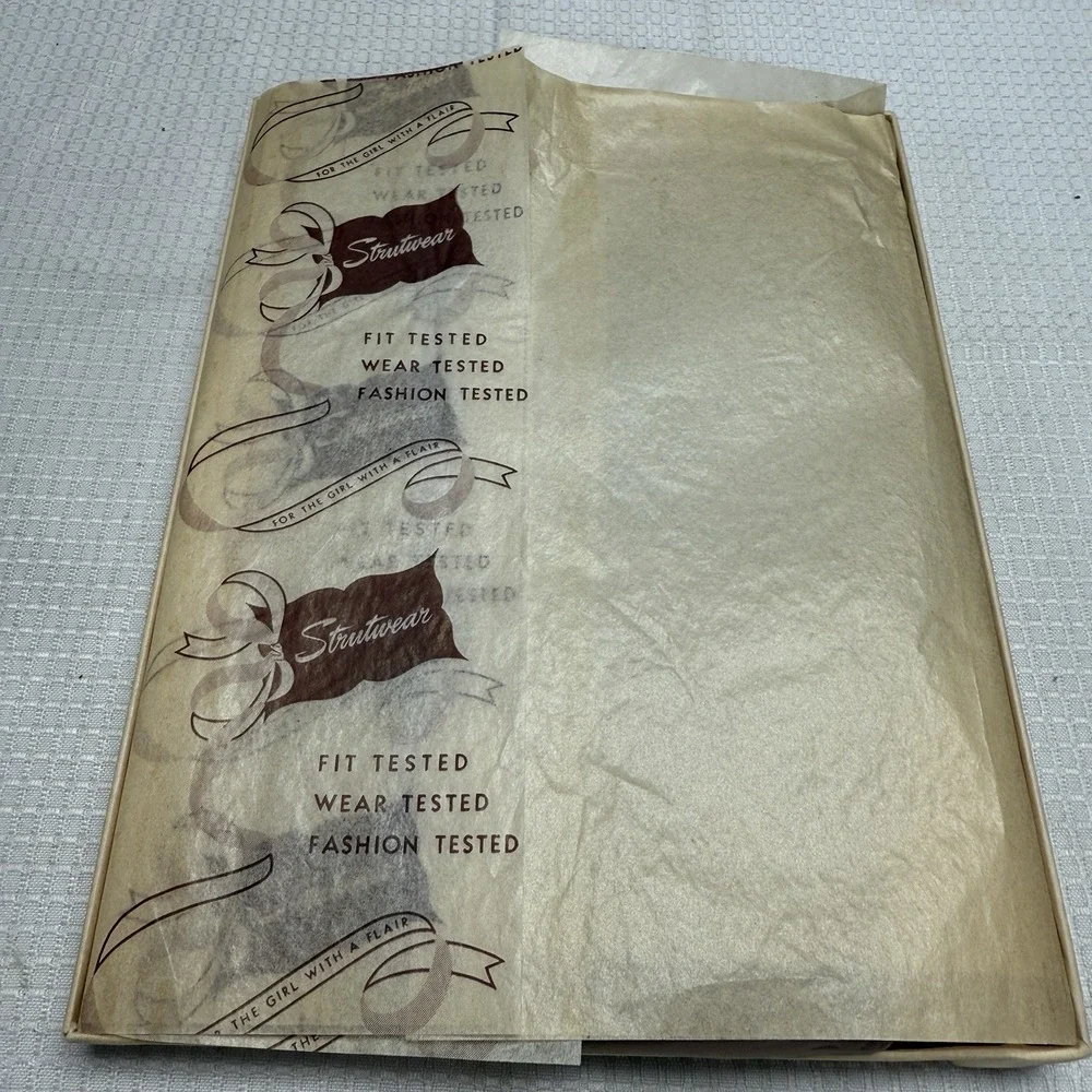 3 Pairs Vtg 50s Strutwear 202 Med Dove Gray‎ 8.5 Nylon Stockings Seams New 1 Box